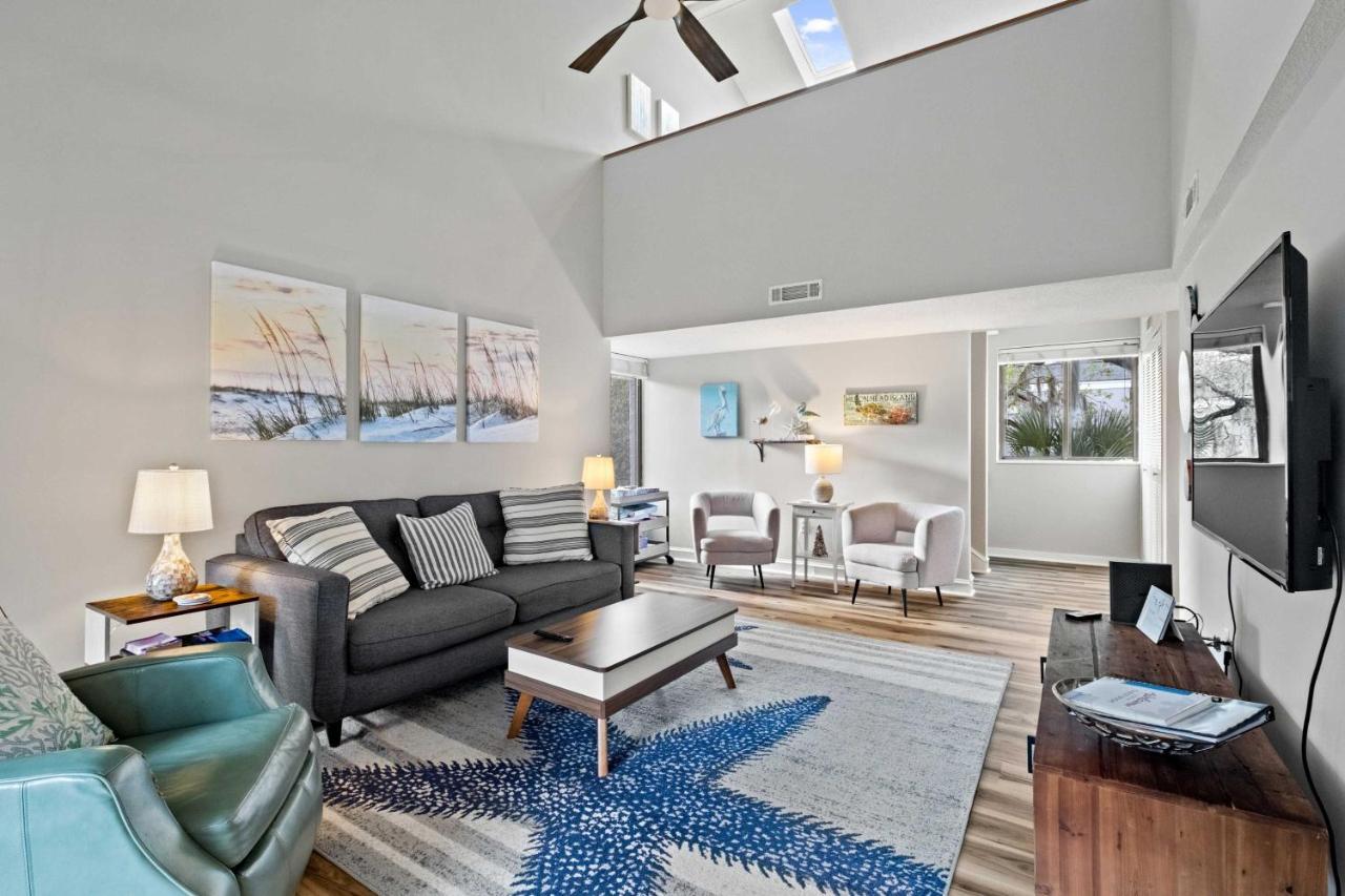 Coastal Oasis With Pool - Walk To Coligny Beach Park Hilton Head Island Ngoại thất bức ảnh